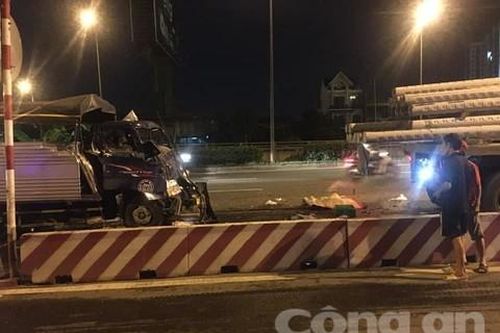 Lao ra đường mời chào tài xế vào quán ăn cơm, thiếu niên 15 tuổi bị xe tông chết