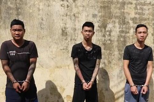 Tài xế và phụ xe liên kết cưỡng đoạt tiền của hành khách