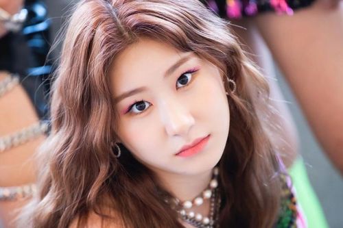 Làm idol nhưng bị cho là kém xinh thì sao? Nghe tâm sự của Chaeryeong (ITZY) sẽ biết