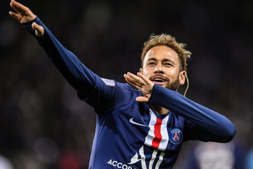 Neymar vác loa ăn mừng PSG vào chung kết Champions League