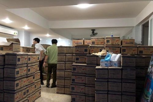 Bắt hơn 4 triệu khẩu trang và găng tay không rõ nguồn gốc tại TP.HCM