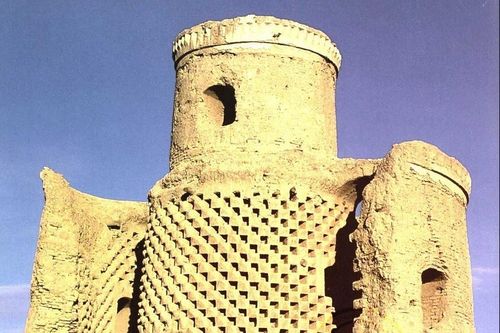 Tháp chim bồ câu hàng trăm năm tuổi ở Iran