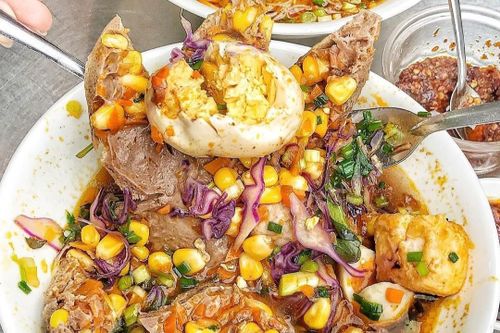 Bò viên khổng lồ ăn mãi không hết ở TP.HCM