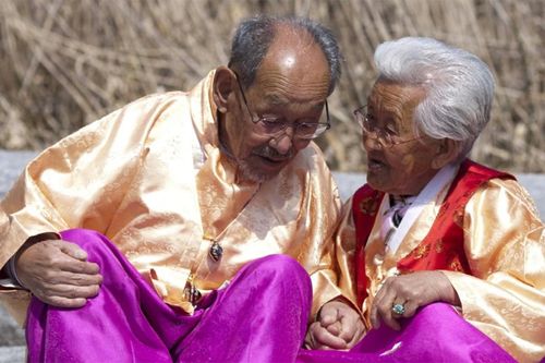 'Mình ơi, xin đừng qua sông' - chuyện tình già đẹp tựa câu ca