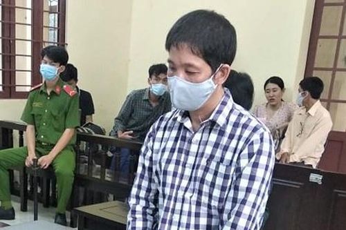 Lĩnh 8 năm tù vì châm thuốc lá vào bé gái