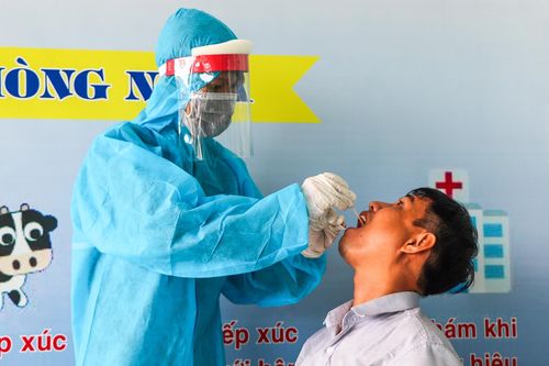 Thầy giáo mắc Covid-19 tiếp xúc nhiều học sinh