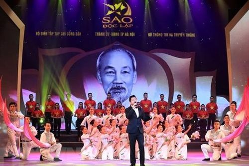 Xúc động 'Sao Độc lập' kỷ niệm 75 năm Cách mạng Tháng Tám