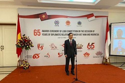 Trao giải cuộc thi thiết kế logo 65 năm quan hệ ngoại giao Việt Nam-Indonesia