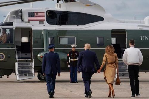 Chuyên cơ chở Tổng thống Trump suýt đâm vào UAV