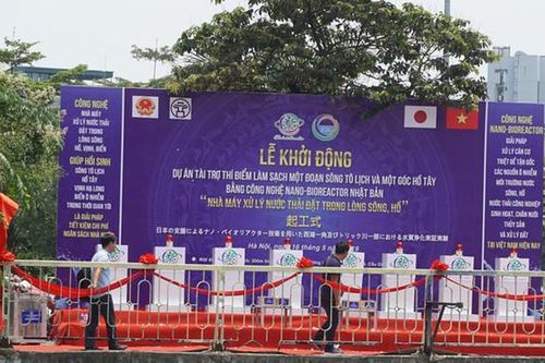 Sông Tô Lịch hiện ra sao sau chỉ đạo làm sạch của ông Nguyễn Đức Chung?