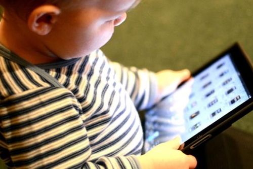 'Cai' thiết bị công nghệ cho con: Đừng biến thiết bị điện tử thành bảo mẫu