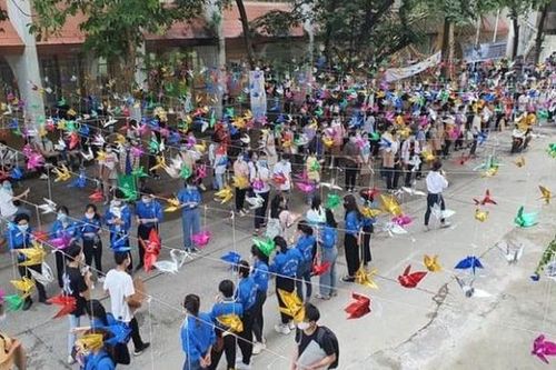 Tiếp sức mùa thi vui nhộn của dân… Kiến