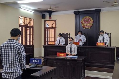 8 năm tù cho kẻ đánh đập, dí thuốc lá vào con riêng của vợ 'hờ'