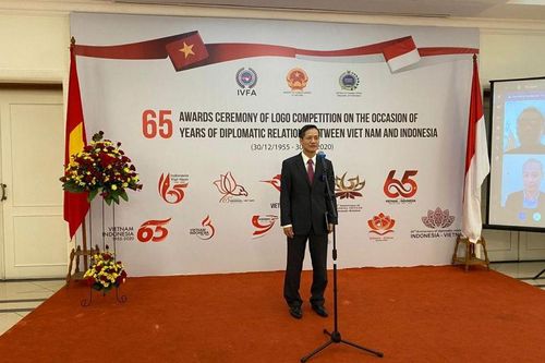 Trao giải cuộc thi thiết kế logo kỷ niệm 65 năm quan hệ ngoại giao Việt Nam-Indonesia