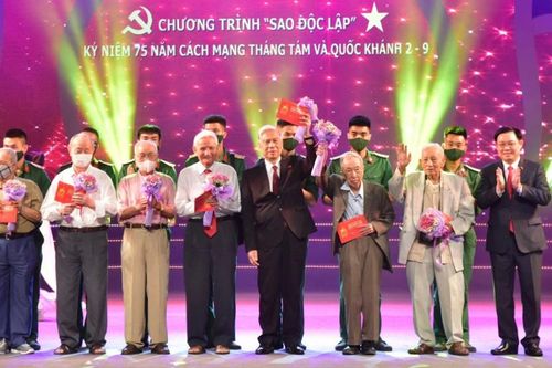 Chương trình nghệ thuật 'Sao độc lập': Xúc động với các nhân chứng lịch sử