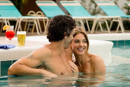 Giữa tâm dịch, Resort khỏa thân nổi tiếng Hedonism II ở Jamaica bất ngờ mở cửa đón khách