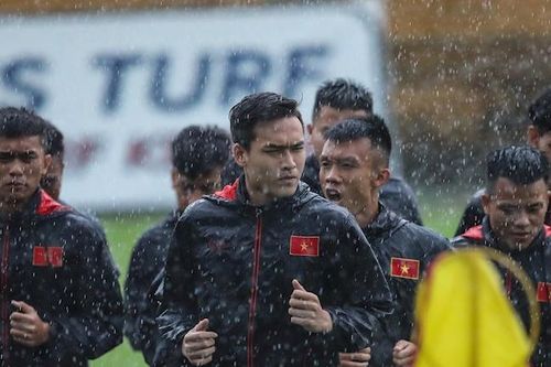Trung vệ Bùi Hoàng Việt Anh được bầu làm đội trưởng U22 Việt Nam A