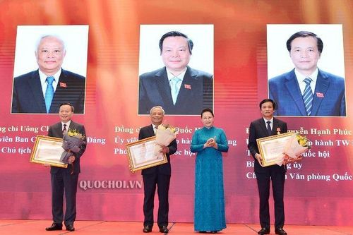 2 Phó Chủ tịch Quốc hội đón nhận Huân chương Lao động hạng Nhất