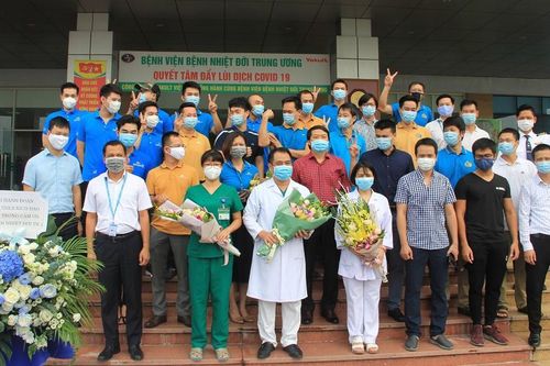 Các thành viên trong chuyến bay đón công dân từ Guinea Xích đạo đã được xuất viện