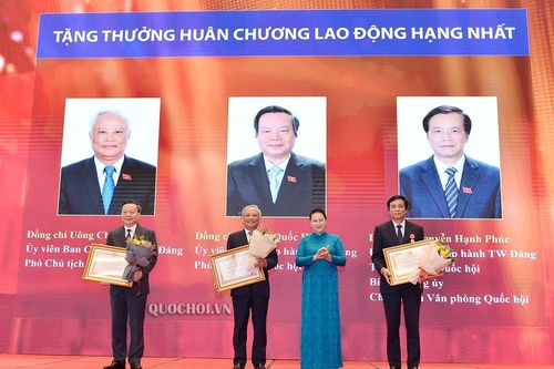 Trao Huân chương, Bằng khen cho 16 lãnh đạo cơ quan của Quốc hội