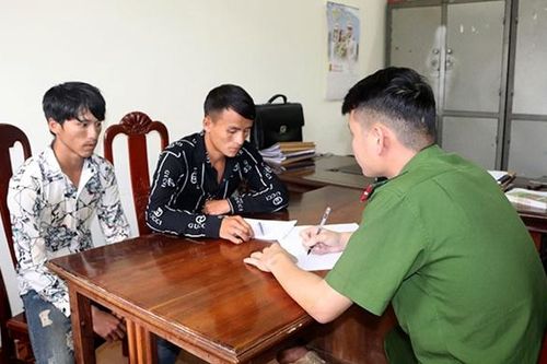 Khởi tố 2 đối tượng thay nhau hãm hiếp người phụ nữ trong nhiều giờ