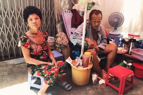 Cuộc sống trong căn nhà hơn 1m2 của vợ chồng già ở Sài Gòn