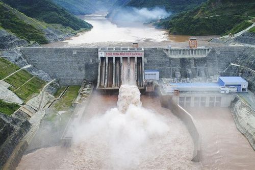 Mưa lũ làm 6 người chết, thủy điện Lai Châu xả 5 cửa