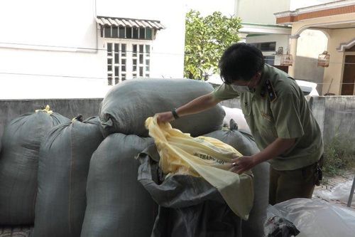 Tạm giữ hàng trăm tấm nệm nghi giả thương hiệu nổi tiếng