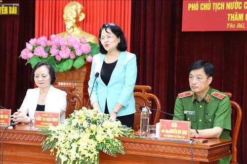 Phó Chủ tịch nước thăm, chúc mừng cán bộ, chiến sỹ Công an tỉnh Yên Bái