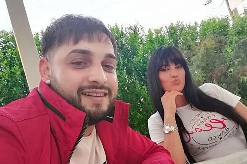 Ca sĩ bị tàu hỏa đâm tử vong khi đang ngồi trong ô tô livestream