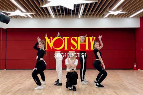 ITZY tung Stage Practice 'Not Shy': Bao nhiêu điểm cho khả năng hát live từ 'gà cưng' JYP Entertainment?