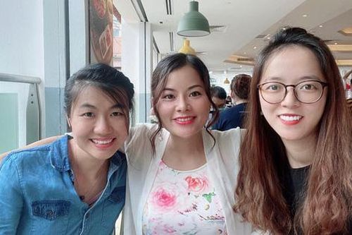 Những cô gái dạy ngoại ngữ miễn phí cho người Việt tại Singapore