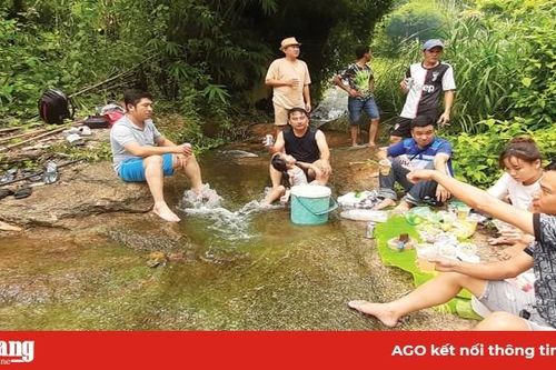 Lên non tắm suối