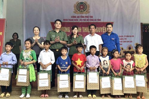 Xây dựng Công an nhân dân vững mạnh xứng đáng là 'thanh bảo kiếm' bảo vệ Đảng, Nhà nước và Nhân dân