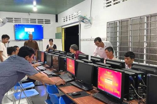 Khai giảng lớp tin học, bàn giao nhà tình nghĩa