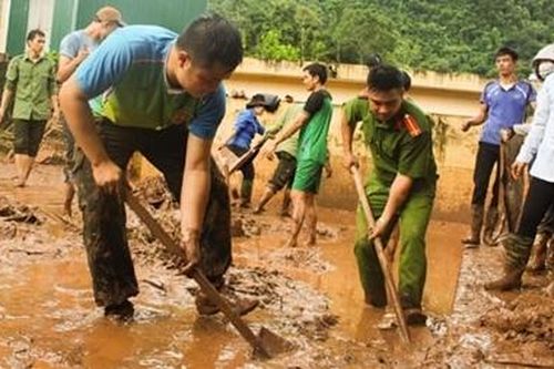 Hôm nay, nhiều anh Công an về bản