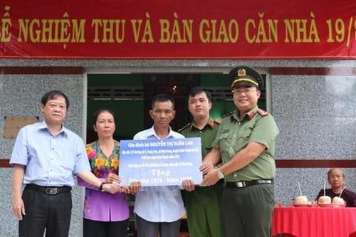 Công an TPHCM: Khánh thành nhà 19-8 tặng đồng đội