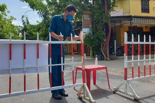 Thầy giáo đi coi thi tốt nghiệp THPT nghi mắc COVID-19