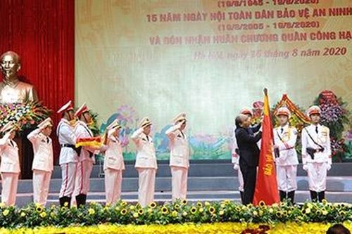 Vẻ vang 75 năm CAND vì đảng quang vinh, vì dân phục vụ