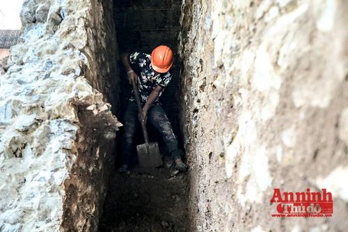 Xem công nhân đục thông vòm cầu trăm năm tuổi trên phố Phùng Hưng