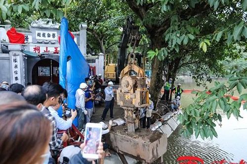Khớp nối cấu kiện bê tông cuối cùng kè Hồ Gươm