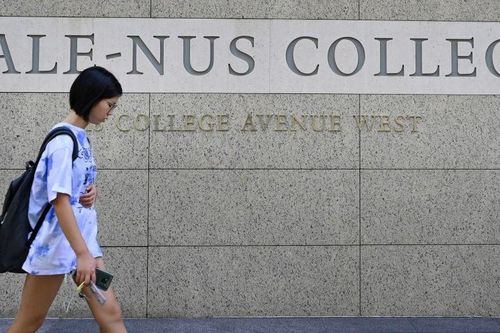 Mỹ kêu gọi các trường đại học rút vốn khỏi cổ phiếu Trung Quốc