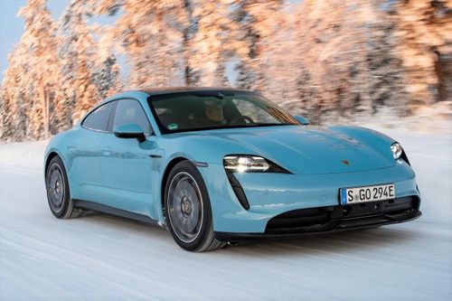 Porsche Taycan 2021 tăng tốc nhanh hơn, bổ sung công nghệ