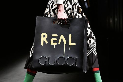 Gucci và Chanel giải quyết thế nào khi bị tố đạo nhái?