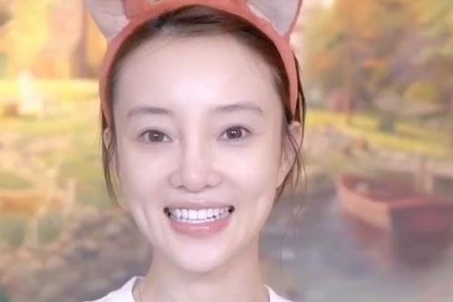 Lý Tiểu Lộ bị chê già khi khoe mặt mộc