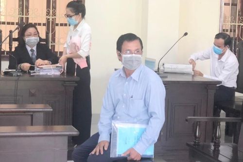 Hoãn phiên xử nguyên phó giám đốc sở ở Đồng Tháp