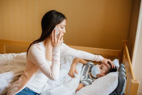 Những lầm tưởng của mẹ về miếng dán hạ sốt
