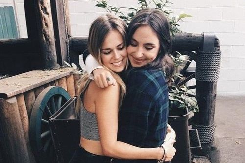 Cảnh báo xu hướng tìm bạn thân trên mạng của giới trẻ Anh, Mỹ