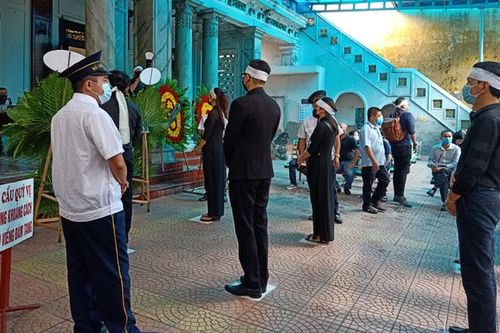 Đám tang thời Covid-19: Bớt công đoạn, tổ chức nhanh