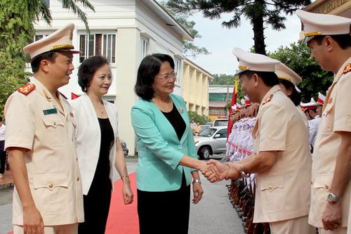 Phó Chủ tịch nước thăm, chúc mừng cán bộ, chiến sĩ Công an tỉnh Yên Bái
